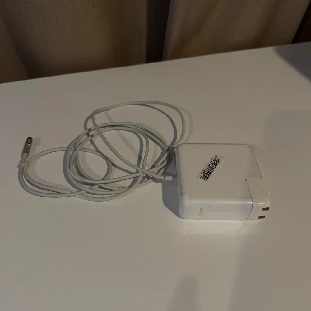 Apple 85W MagSafe Power Adapter MacBook Pro Charger‎ A1343 L-Shape White